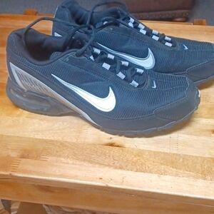 NIKE Mens Sneakers